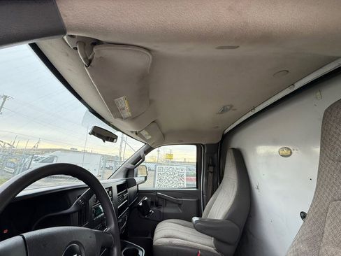 Used 2017 Chevrolet Express 3500 w/ Chrome Appearance Package RWD image 11
