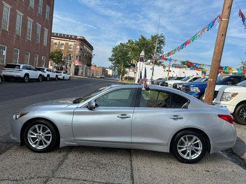 Used 2017 INFINITI Q50 Signature Edition w/ All Weather Package (L93) AWD/4WD image 4