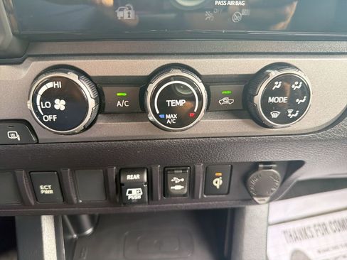 Used 2018 Toyota Tacoma TRD Off-Road RWD image 16