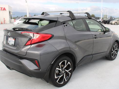 Used 2021 Toyota C-HR XLE image 3