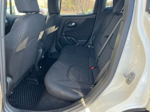 Used 2020 Jeep Renegade Latitude w/ Cold Weather Group image 22