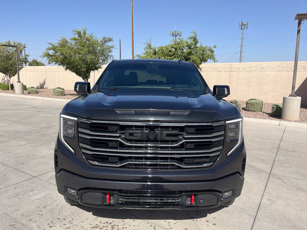 Used 2022 GMC Sierra 1500 AT4 w/ Technology Package AWD/4WD image 4