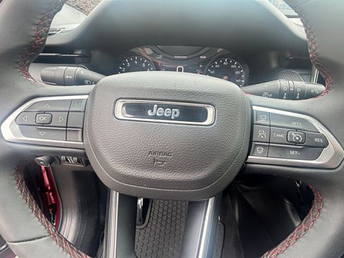 Used 2025 Jeep Compass Trailhawk AWD/4WD image 27