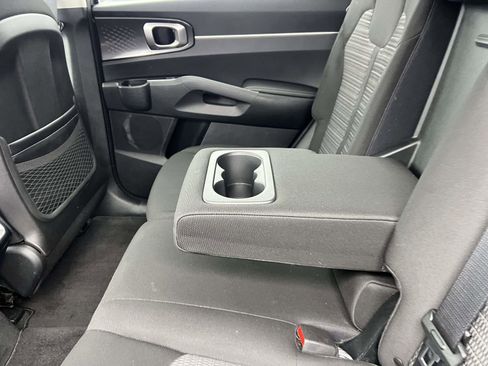 Used 2021 Kia Sorento LX image 11