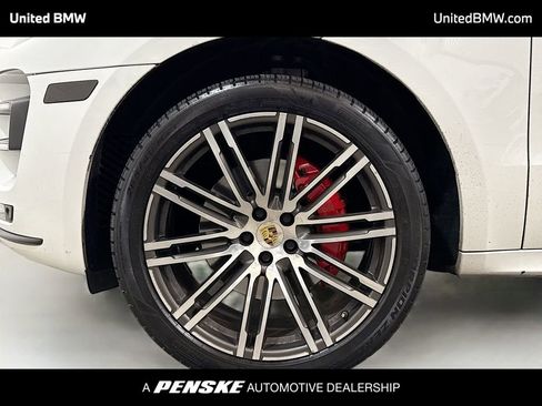 Used 2018 Porsche Macan Turbo image 2