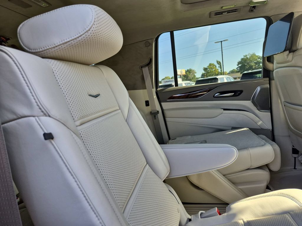 Certified 2024 Cadillac Escalade ESV Sport Platinum AWD/4WD image 33