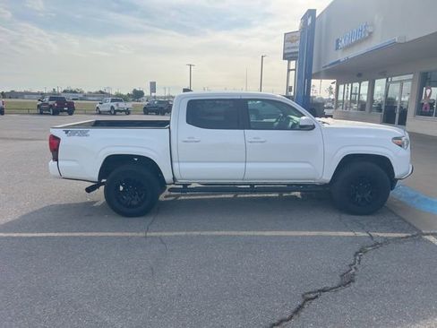 Used 2022 Toyota Tacoma SR w/ SR Convenience Package image 8