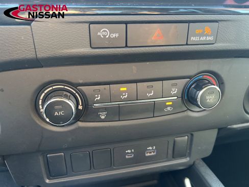 Used 2024 Nissan Frontier SV image 41