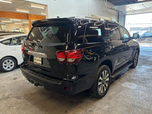 Used 2019 Toyota Sequoia Limited w/ Safety & Convenience Package AWD/4WD image 7