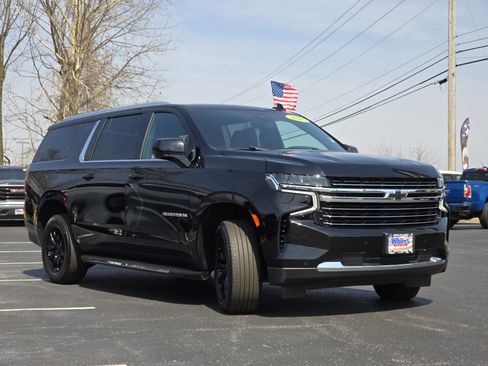 Used 2024 Chevrolet Suburban LT image 17