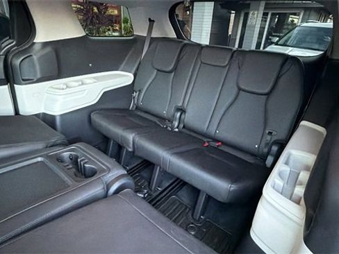 Used 2023 Kia Carnival LX image 15