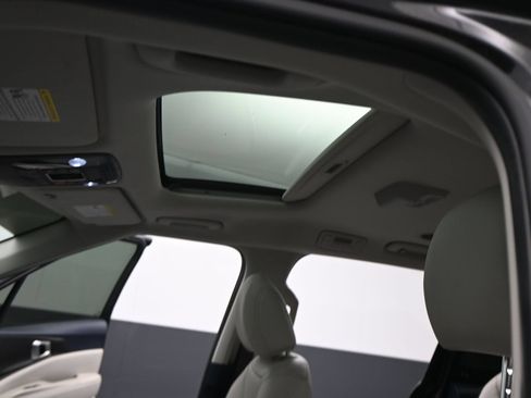 Used 2026 Kia Carnival SX w/ SX Dark Edition Package FWD image 10
