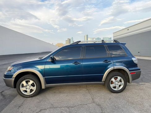 Used 2004 Mitsubishi Outlander XLS AWD/4WD image 8