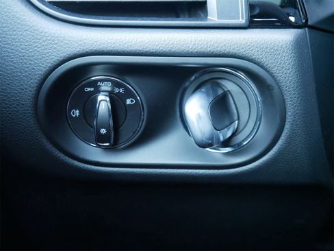 Certified 2025 Porsche Macan image 15