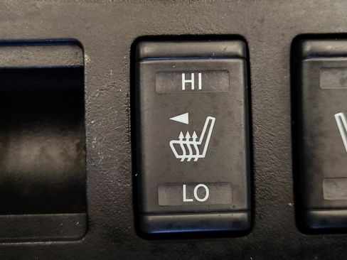 Used 2016 Nissan Sentra SR image 3