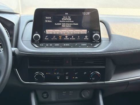 Used 2026 Nissan Rogue S FWD image 13
