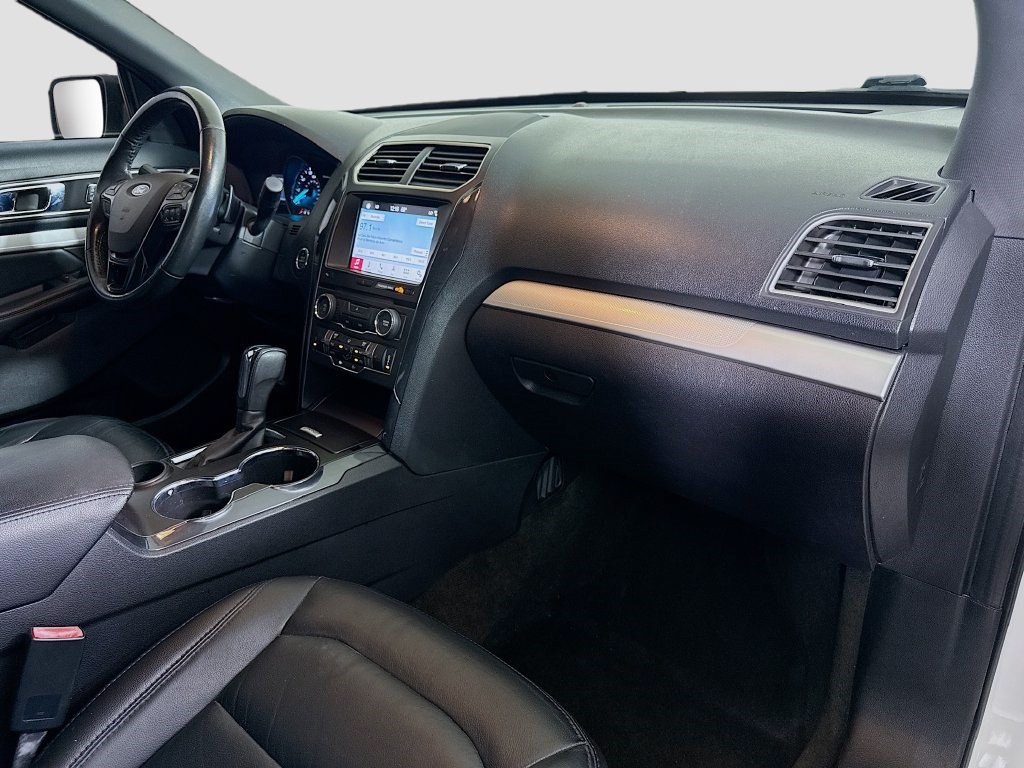 Used 2017 Ford Explorer XLT w/ Equipment Group 202A FWD image 29