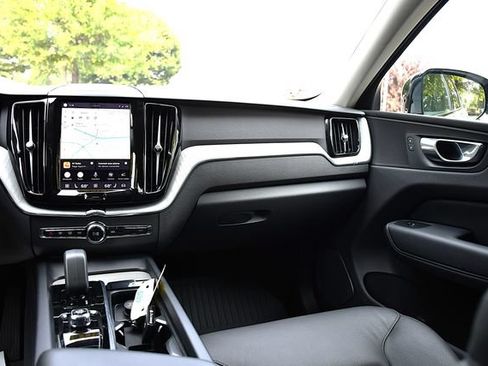 Used 2025 Volvo XC60 B5 Plus AWD/4WD image 20