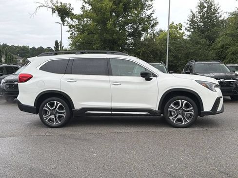 Used 2025 Subaru Ascent Touring AWD/4WD image 2