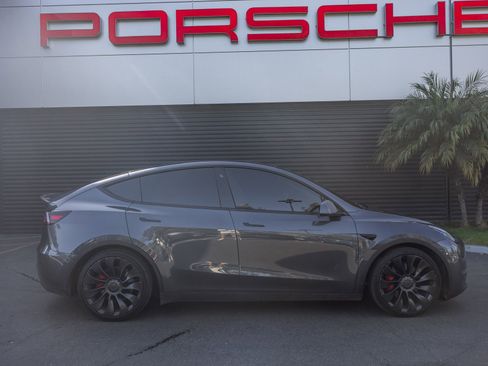 Used 2022 Tesla Model Y Performance image 10