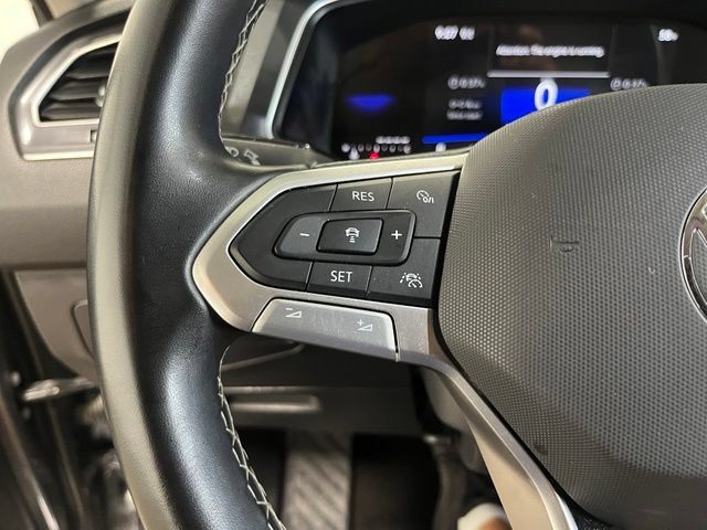 Used 2024 Volkswagen Tiguan SE AWD/4WD image 25