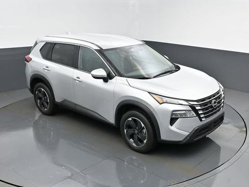 Used 2025 Nissan Rogue SV image 19