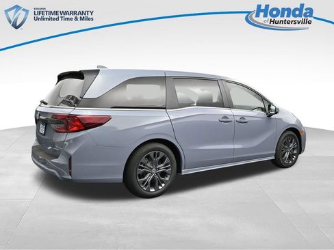 New 2026 Honda Odyssey Touring image 9