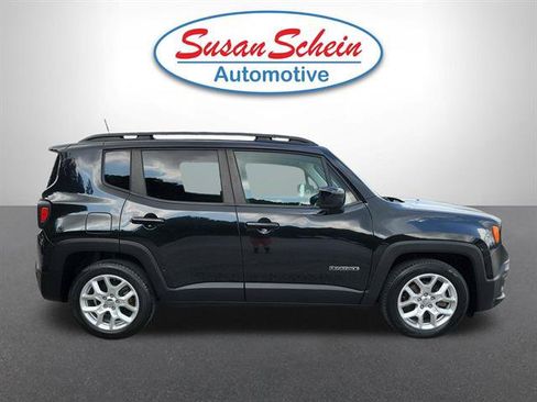Used 2018 Jeep Renegade Latitude w/ Cold Weather Group FWD image 22