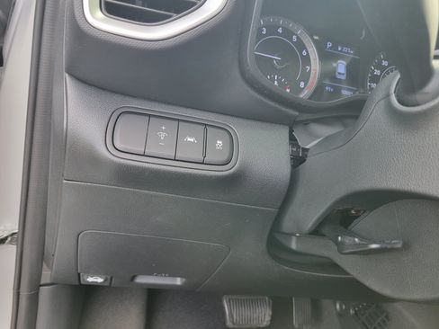 Used 2021 Hyundai Venue SE FWD image 16