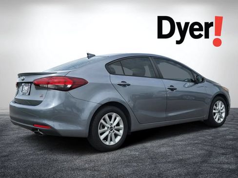 Used 2017 Kia Forte S FWD image 3
