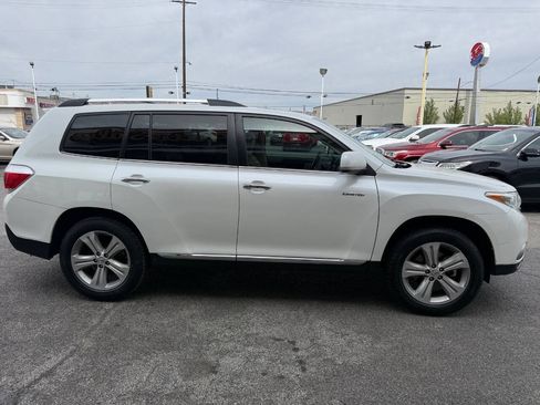 Used 2012 Toyota Highlander Limited w/ Tow Pkg FWD image 4