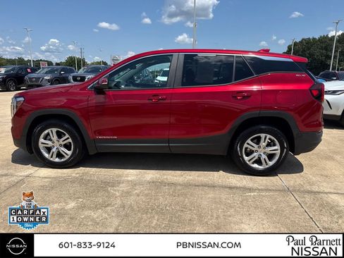 Used 2022 GMC Terrain SLE FWD image 4