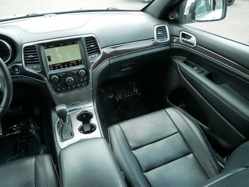 Used 2018 Jeep Grand Cherokee Overland w/ Jeep Active Safety Group AWD/4WD image 11