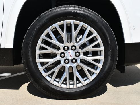 Used 2024 GMC Acadia Denali w/ Super Cruise Package image 13