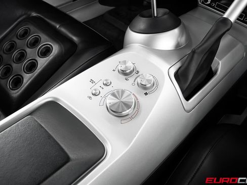 Used 2005 Ford GT RWD image 35