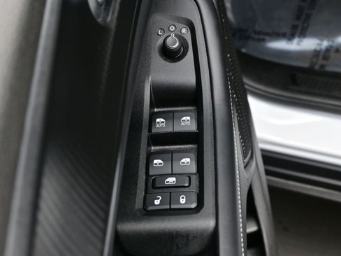 Used 2025 Jeep Grand Cherokee Laredo X w/ Luxury Tech Group I image 11