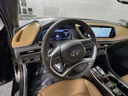Certified 2023 Hyundai Sonata Limited w/ Preferred Accessory Package FWD image 11