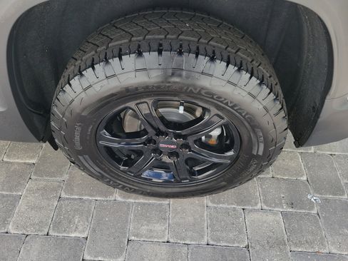 Used 2022 GMC Acadia AT4 w/ Technology Package AWD/4WD image 11