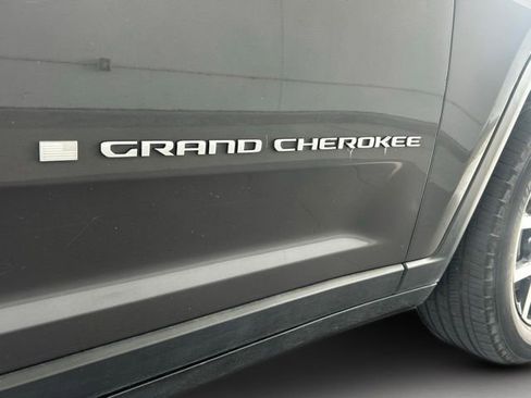 Used 2024 Jeep Grand Cherokee L Limited w/ Luxury Tech Group II image 8
