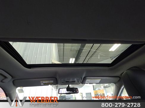 Used 2015 Toyota Highlander Limited AWD/4WD image 16
