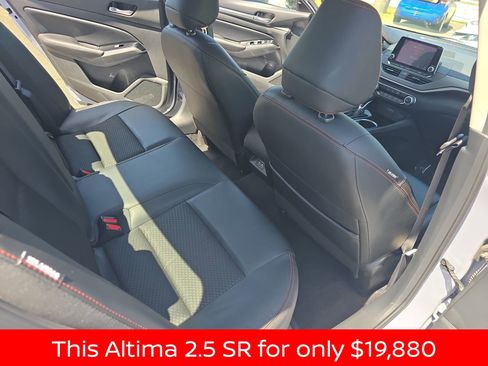 Used 2024 Nissan Altima 2.5 SR FWD image 17
