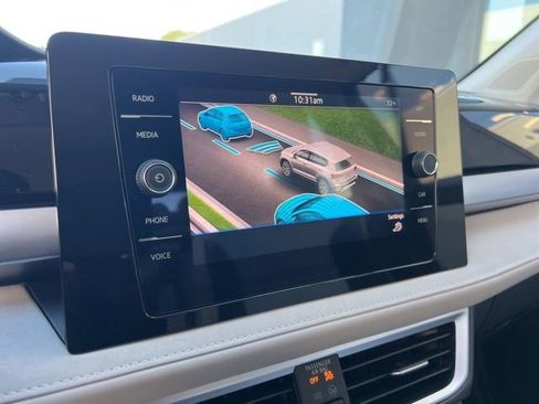 Certified 2025 Volkswagen Taos SE image 24