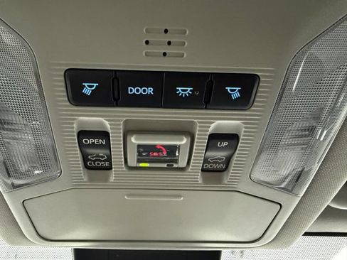 Used 2022 Toyota RAV4 XLE FWD image 22