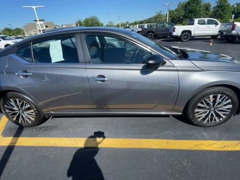 Used 2025 Nissan Altima 2.5 SV FWD image 3