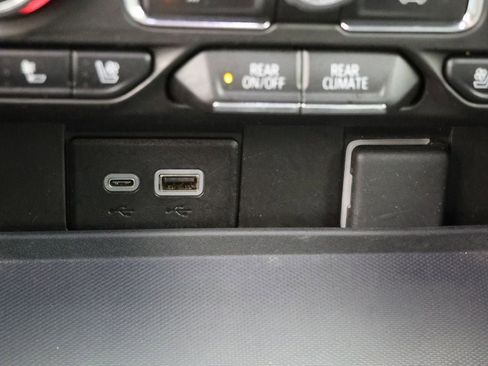 Used 2023 Chevrolet Suburban Premier image 26