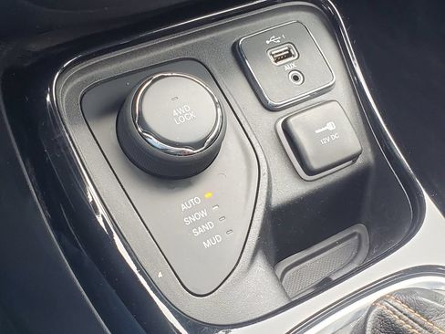 Used 2019 Jeep Compass Limited AWD/4WD image 18