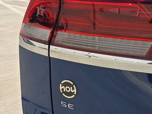 New 2026 Volkswagen Atlas Cross Sport SE FWD image 9