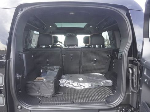 New 2026 Land Rover Defender 110 V8 image 31