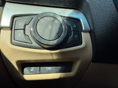 Used 2016 Ford Explorer XLT w/ Equipment Group 202A image 28