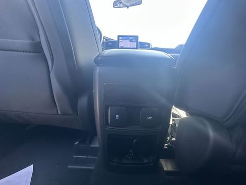 Used 2023 Ford Explorer XLT AWD/4WD image 23